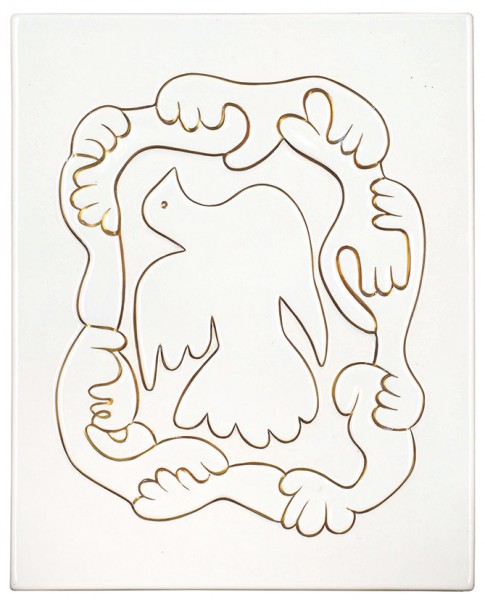 Пласт «Птица». Пикассо Пабло (Pablo Picasso) (1881—1973). 1947-1971. Обливная керамика, золочение, 17,5 х 22 см.