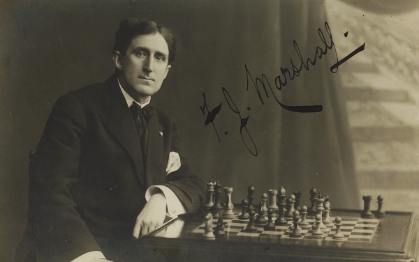 [Автографы первых шахматных королей] Лот из семи фотооткрыток с автографами чемпионов мира по шахматам. 1910-е гг.