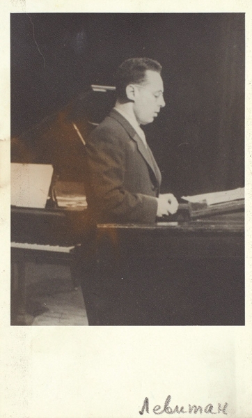 Автограф Ю. Левитана на фотооткрытке. 1948.