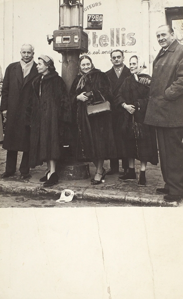 Групповая фотография. Слева направо: Луи Арагон, Эльза Триоле, Надя Леже, Василий Катанян, Лиля Брик, Жорж Бокье. Франция, 1957.