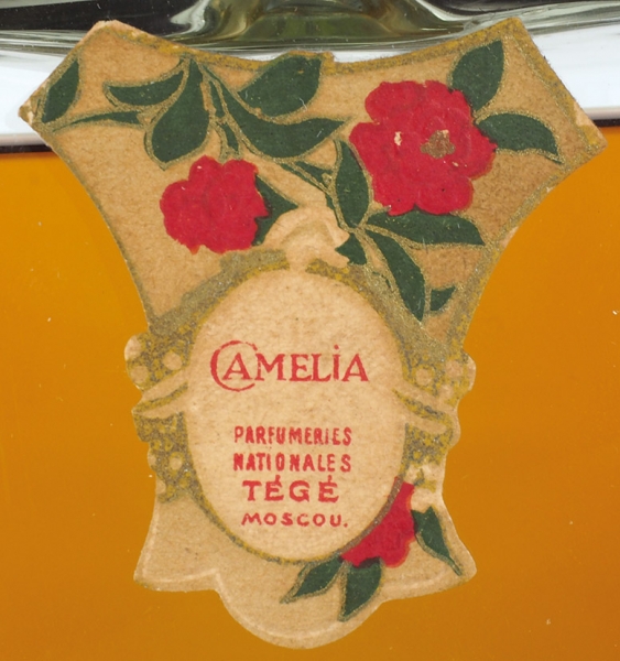 Флакон цветочного одеколона «Camelia». М.: Фабрика «ТЭЖЭ», [1920-30-е гг.].