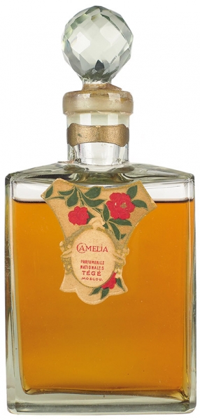 Флакон цветочного одеколона «Camelia». М.: Фабрика «ТЭЖЭ», [1920-30-е гг.].