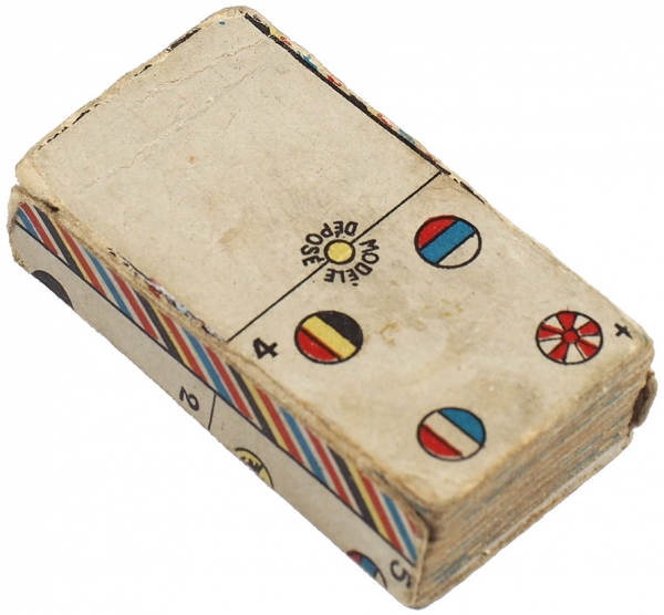 Комплект миниатюрных карт для игры в домино, с изображениями флагов европейских государств. Modele Dеpose. [Франция, 1900-е гг.]
