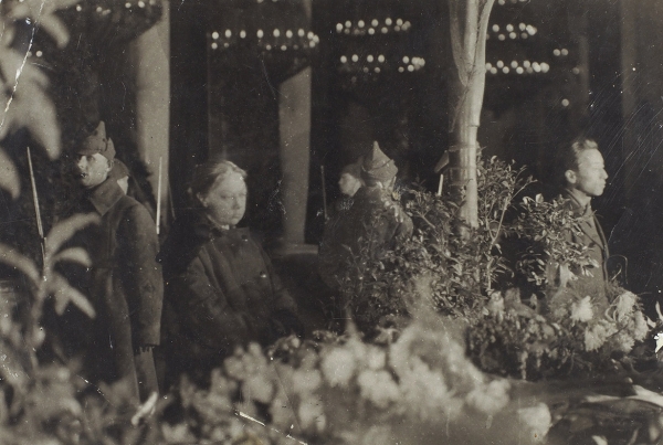 [Ленин и теперь живее всех живых. Наше знанье — сила и оружие] Лот из трех фотографий, связанных с похоронами Ленина. М., 1924.