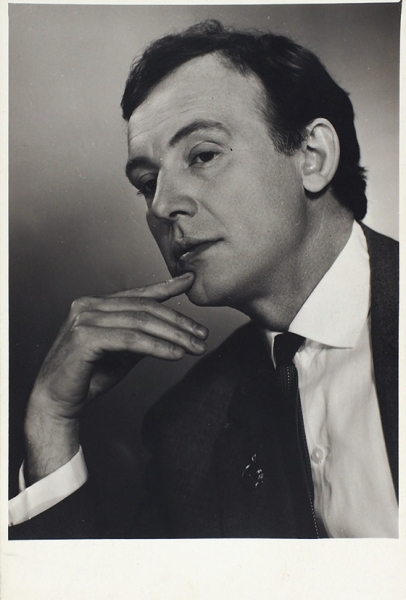 Смоктуновский, И. [развернутый автограф] Фотопортрет. [Л.], 1967.