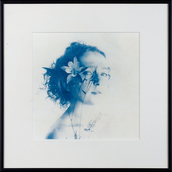 Селиванова Дарья. «Into the blue II». 2017. Бумага, цианотипия. 18,3x18,3 см (в свету).