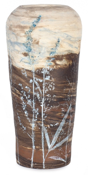 Богатырь Мария. Ваза «Горы и травы». 2018. Керамика, испанская глина, ангобы, глазури. Высота 21,5 см.