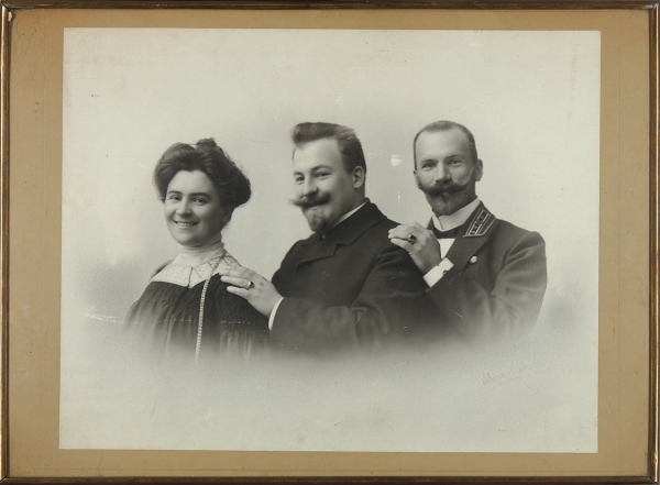 Книппер-Чехова, О. Фотография с братьями. [1900-е гг.].