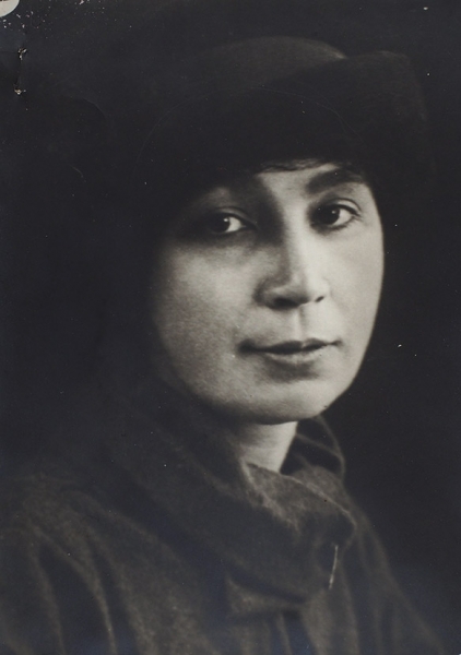 Фотография художницы Наталии Сергеевны Гончаровой (1881-1962). [М., 1900-е гг.].