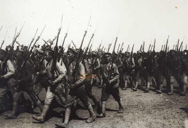 Фотография: Парад частей Красной Армии. Харьков, 1920.