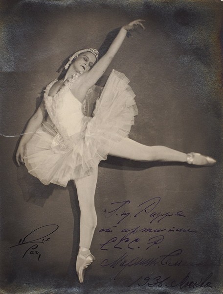 Фотография балерины Марины Семеновой с автографом. 1936.